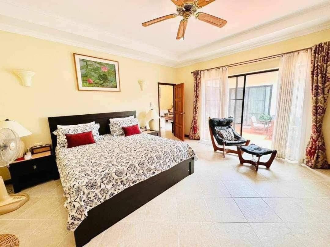 Bali Style Luxury Pool Near & Walking St! Villa *
