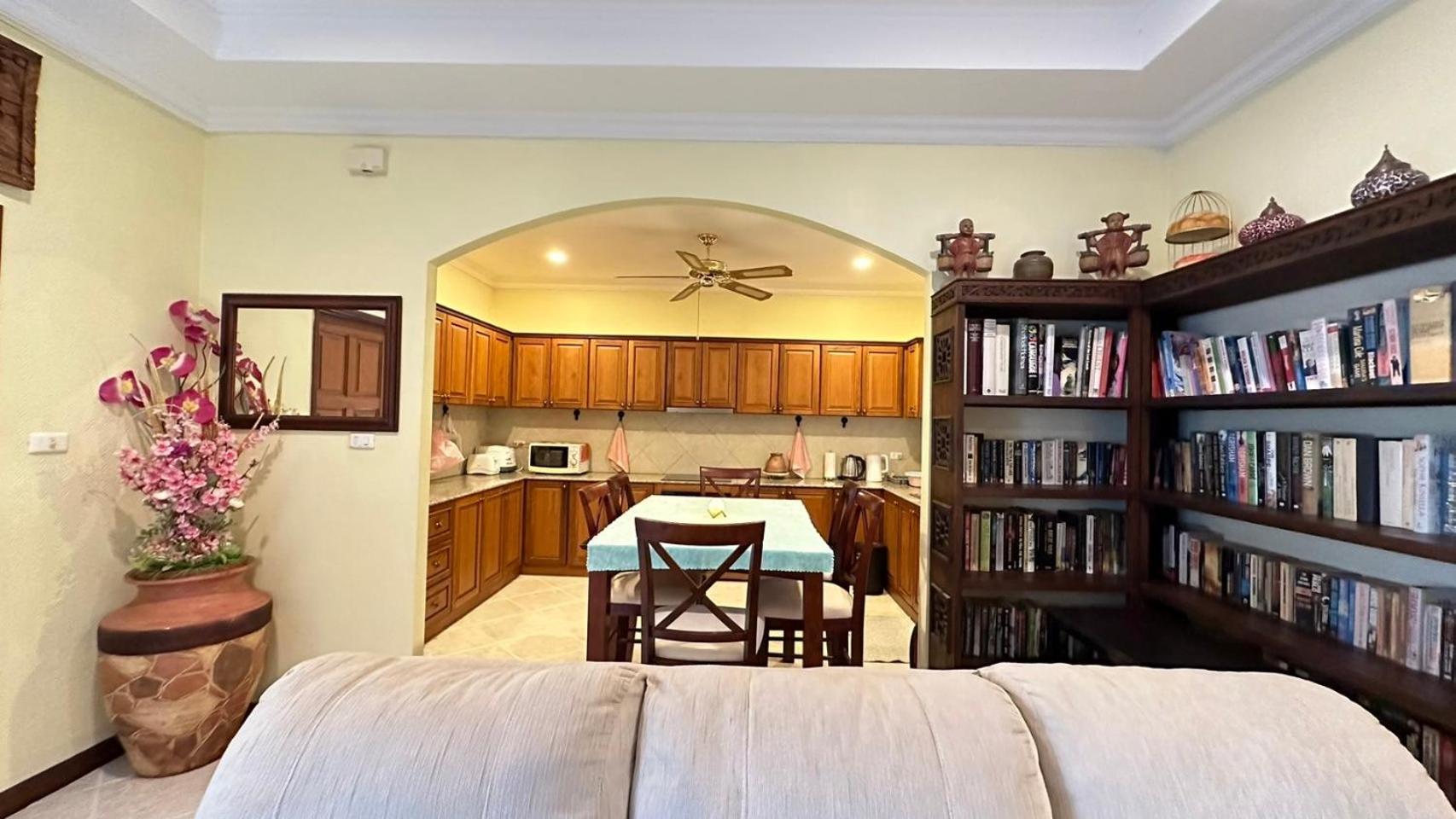 Bali Style Luxury Pool Near & Walking St! *