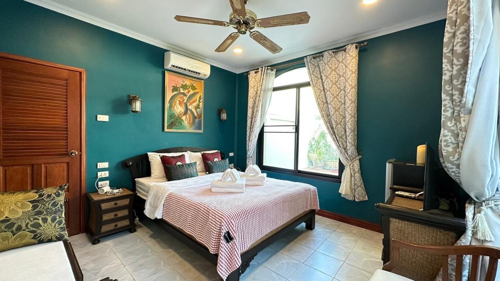 Bali Style Luxury Pool Near & Walking St! Pattaya