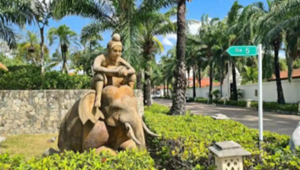 Bali Style Luxury Pool Near & Walking St!